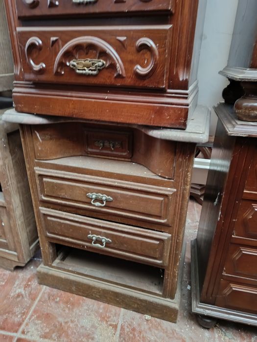 Lote de 17 Mesinhas de cabeceira para restauro.
