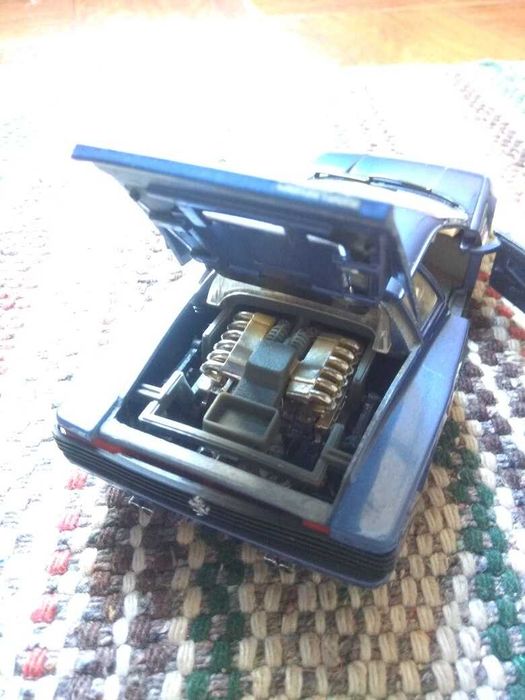 Ferrari Testarossa 1:24