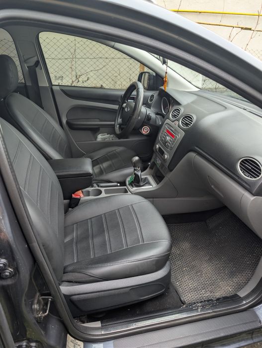 Форд фокус 2 2009 року.