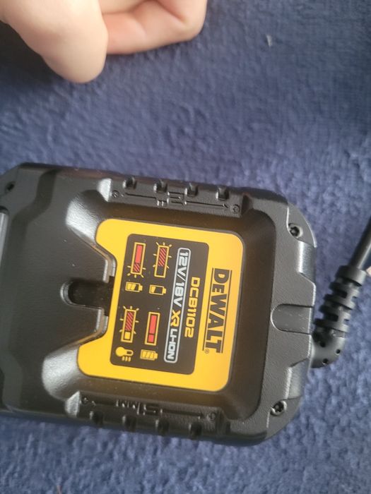 Akumulator Dewalt 12V 2.0 Ah + ładowarka