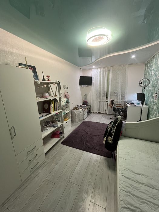 Продаж квартири в новому будинку  з меблями та технікою  р-н Левада