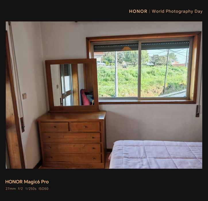 Quarto completo casal em pinho maciço – excelente estado