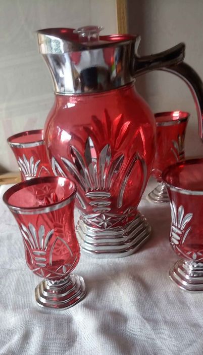 Conjunto de Jarra e 4 copos vermelho sangue ediçao esp.MOULIN ROUGE