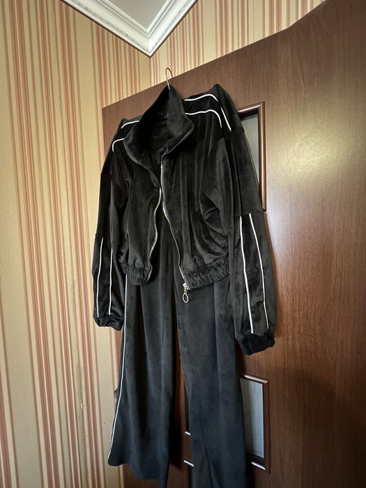 Костюм велюр в хорошем состоянии …..