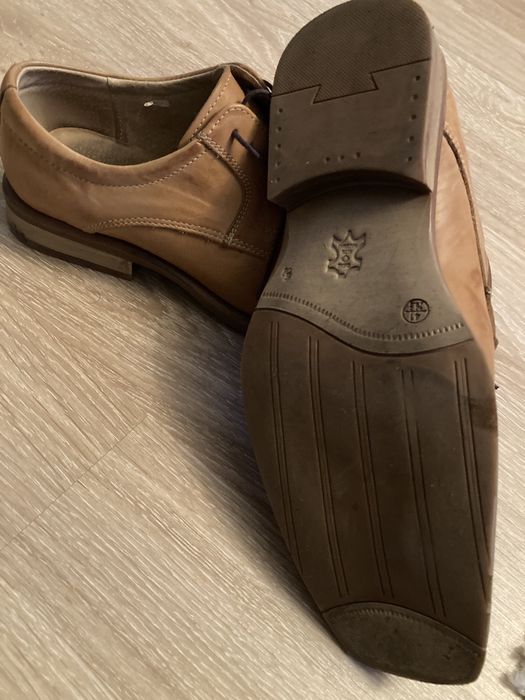 Skórzane buty męskie 41 pantofle jasne