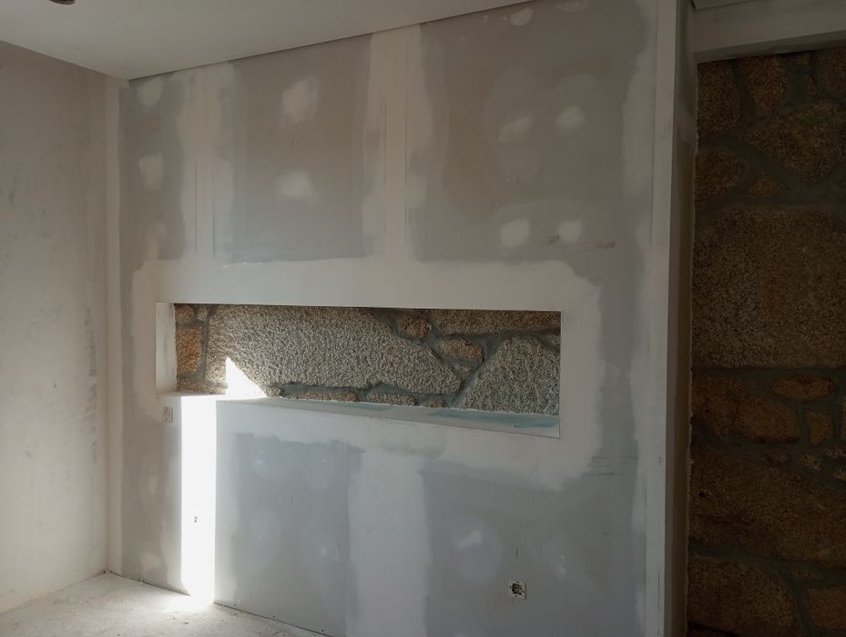 Faço serviços Pladur e pintura