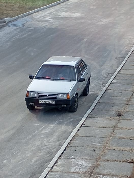 Продам ВАЗ 99 сів поїхав нюанси тільки покузуву є рижики