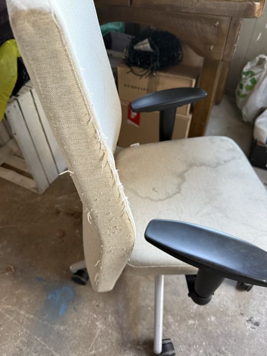 Fotel i poduszki i koc