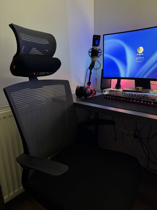 Fotel biurowy – wygodny, siatkowy, z zagłówkiem