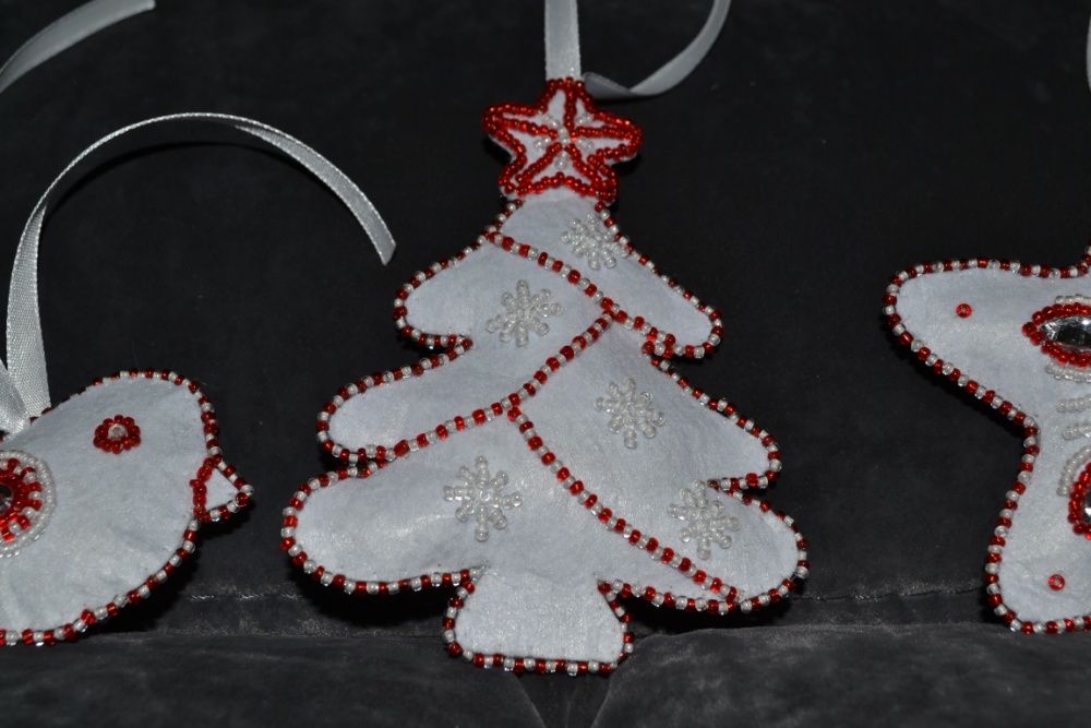 Продам новогодние игрушки ручной работы из фетра.