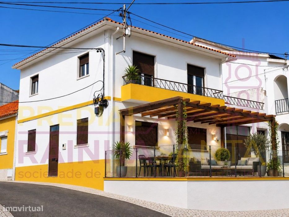 Two-Family House T4 in Santarém