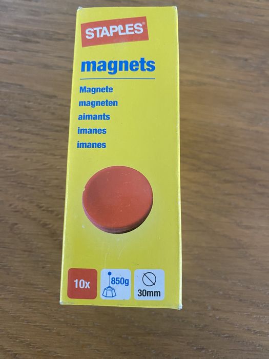 Magnesy do tablicy niebieskie, czerwone opakowania po 10 szt