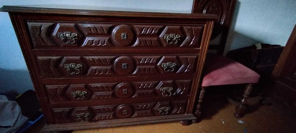 Mobília Completa de Quarto Antiga