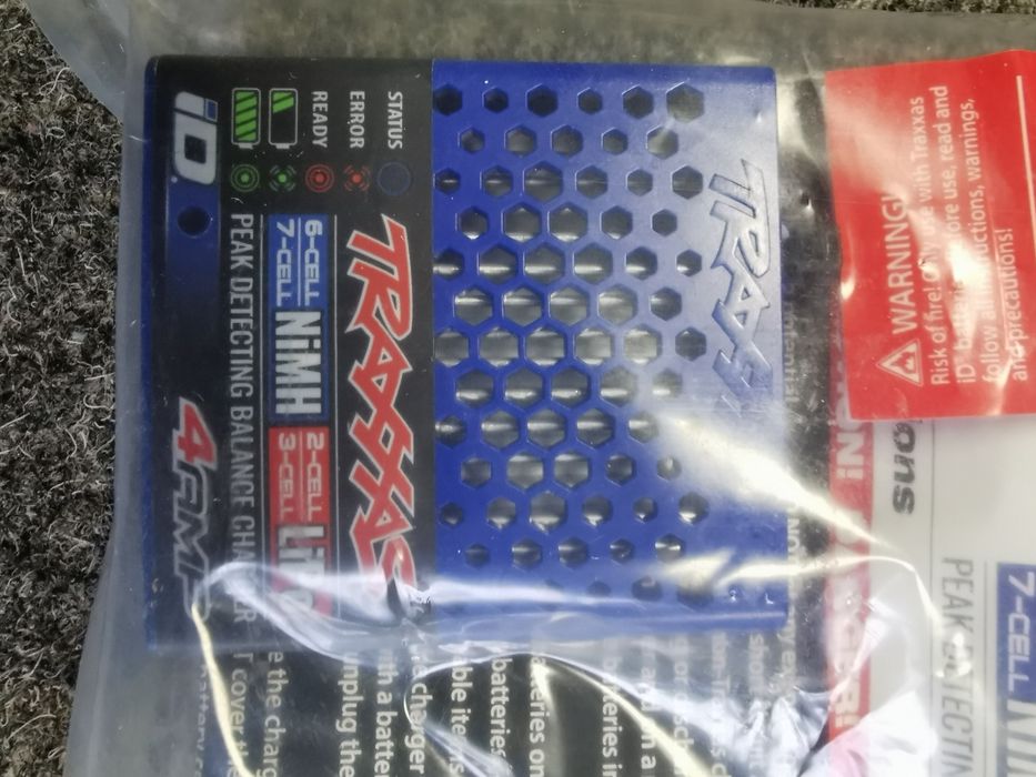 Traxxas oryginalna ładowarka 2985 nowa nieużywana