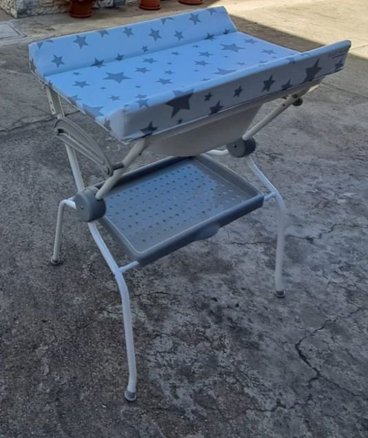 Banheira com muda fraldas