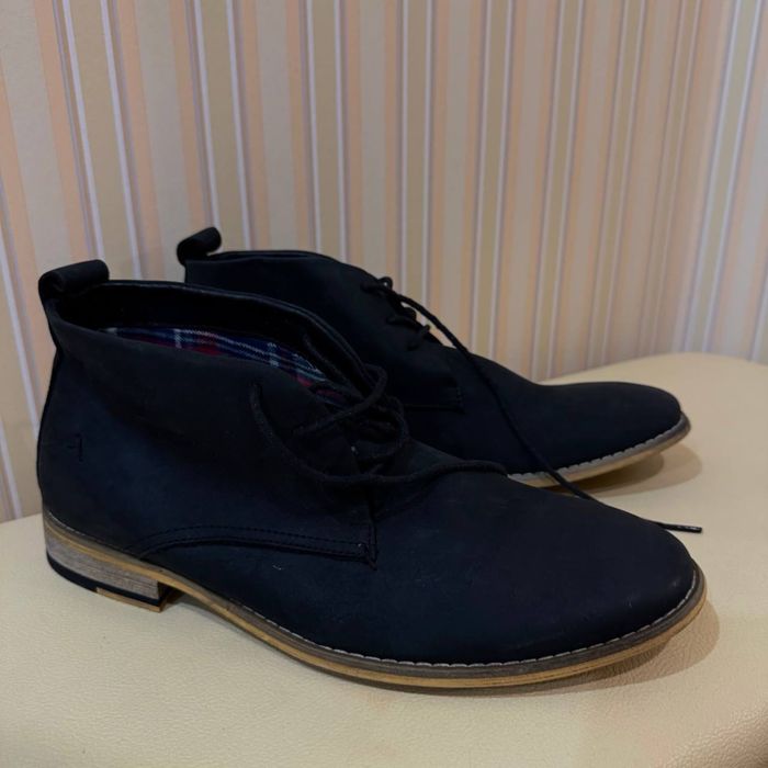 Мужские ботинки-дезерты из черного нубука с деревянным каблуком