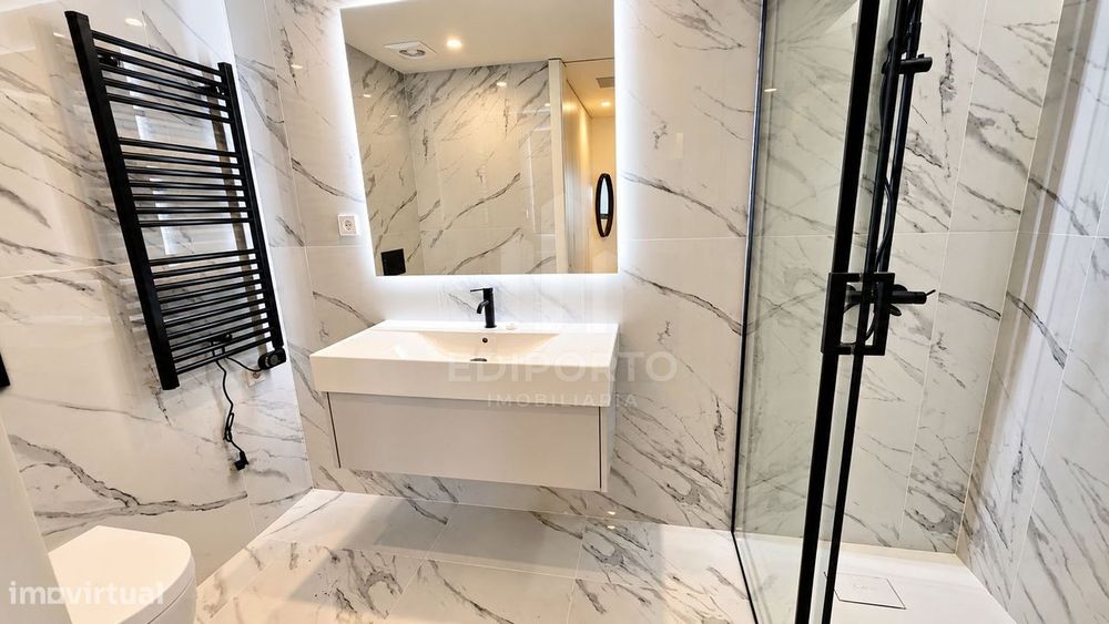 Apartamento T2 Novo mobilado com Varanda e Garagem em frente ao metro
