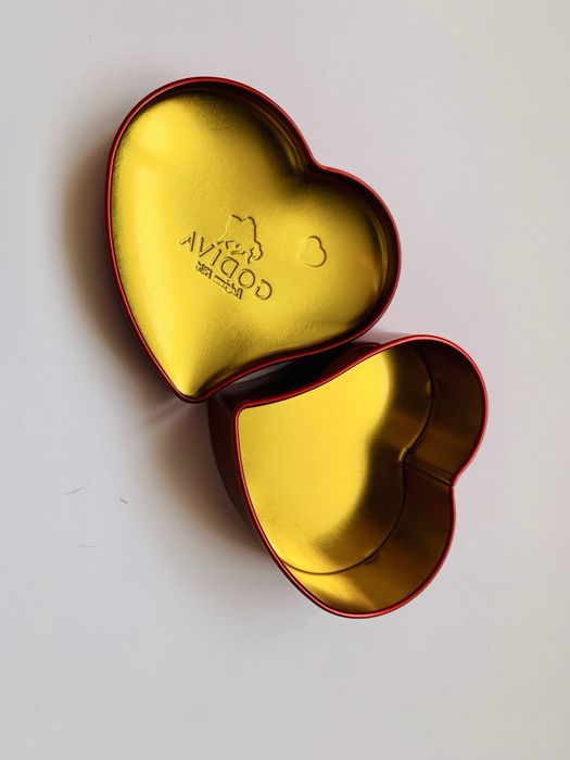 Коробка Godiva 2015 в форме сердца