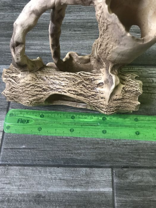 Декор в акваріум , коряга . Скала , грот .