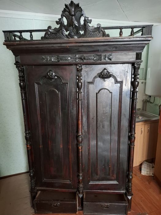 Шафа антикварна в