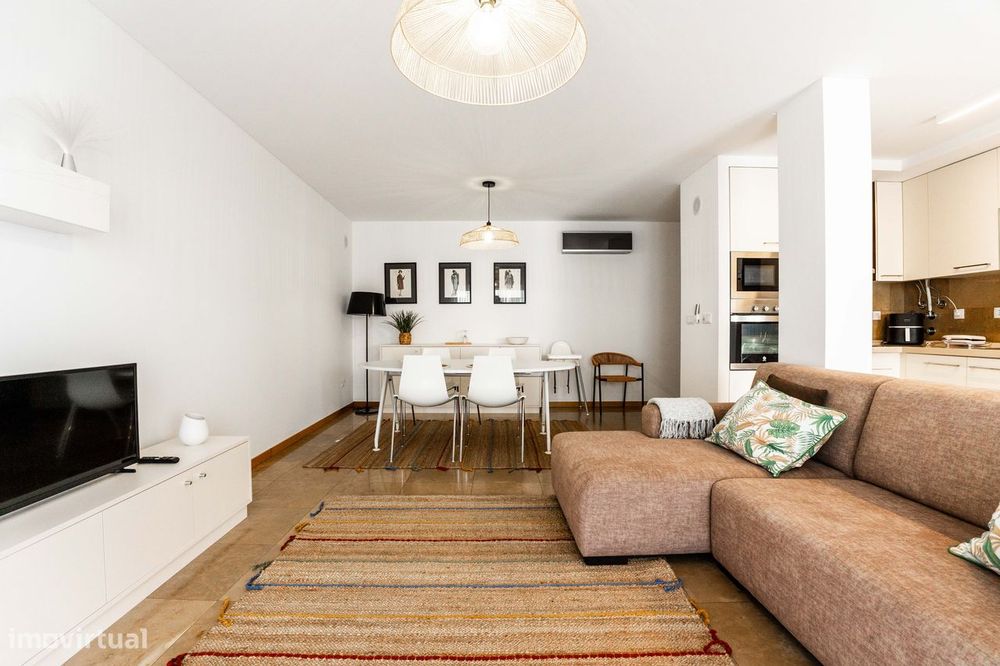 Apartamento T2, MOBILADO, com lugar de estacionamento, na Nazaré.