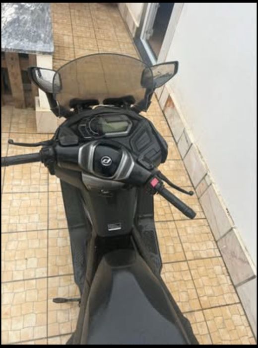 Daelim modelo sq1 125 com mala traseira