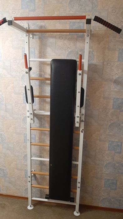 Шведська стінка (турник, бруса, лавка, кільця, канат)