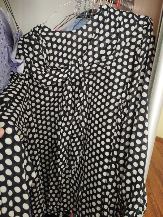 Лот жіночого одягу