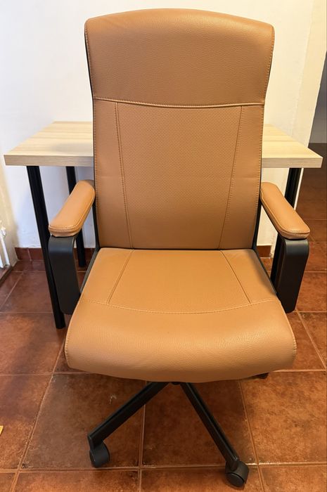 Mesa de Escritório + Cadeira Giratória em Excelente Estado