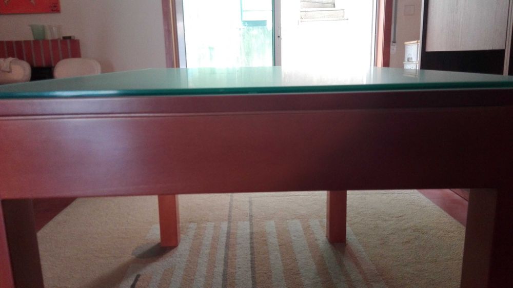 Mesa com tampo de vidro