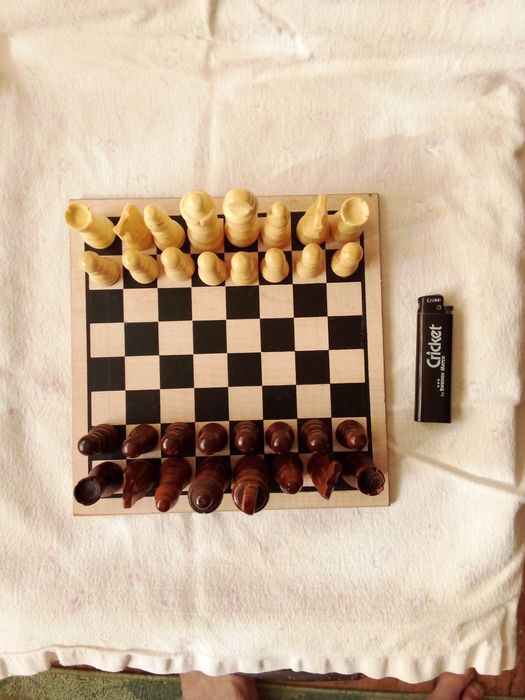 Продам виготовлені з дерева шахи.