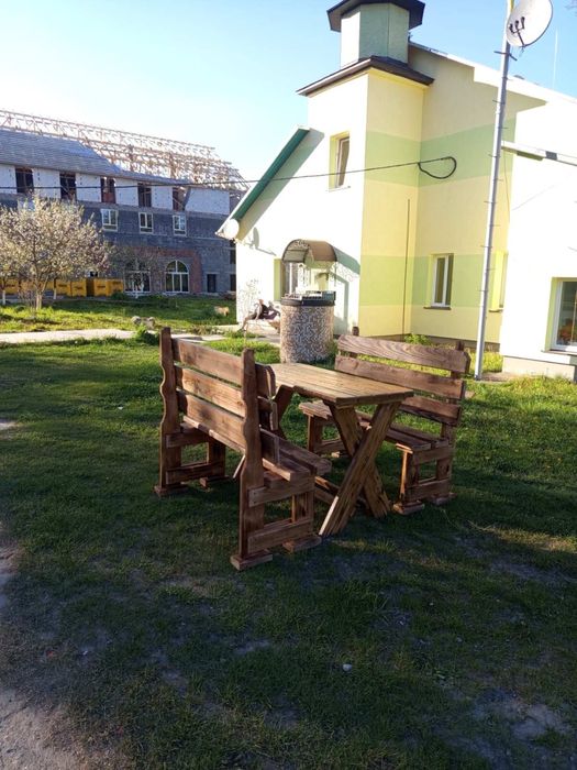 Продаємо садовий  стіл з лавками!