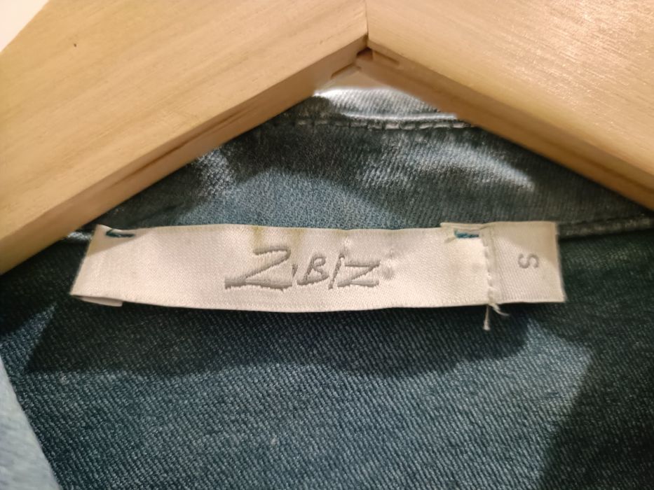 Kurtka jeansowa że zdobieniami S