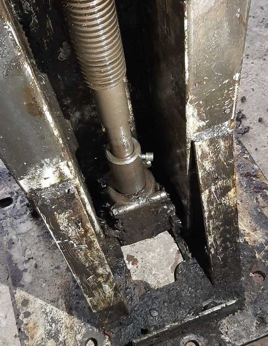 Продам подъемник для автосервиса, 2700кг,б\у