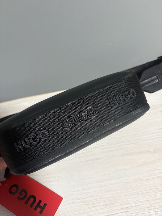 Продам жіночу сумку/кросбоді Hugo Boss