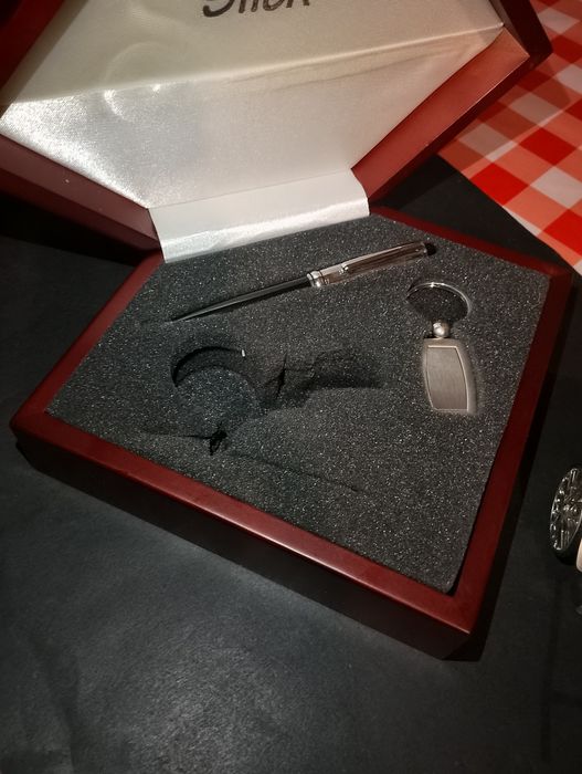 Kit Executivo de Luxo Slick - Relógio Miniatura Carruagem + Caneta e C