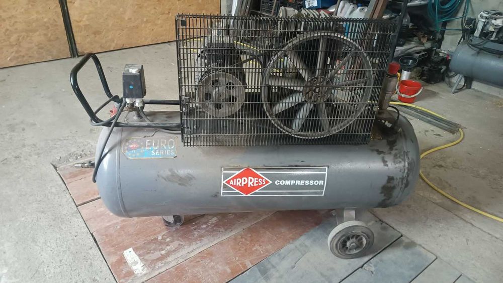 Повітряний компресор