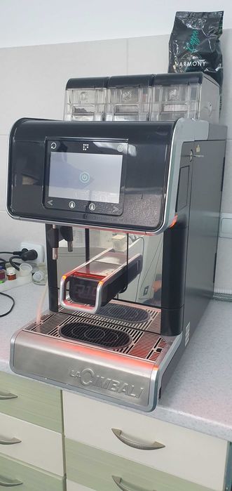 Кофеварка LaCimbali Q10.