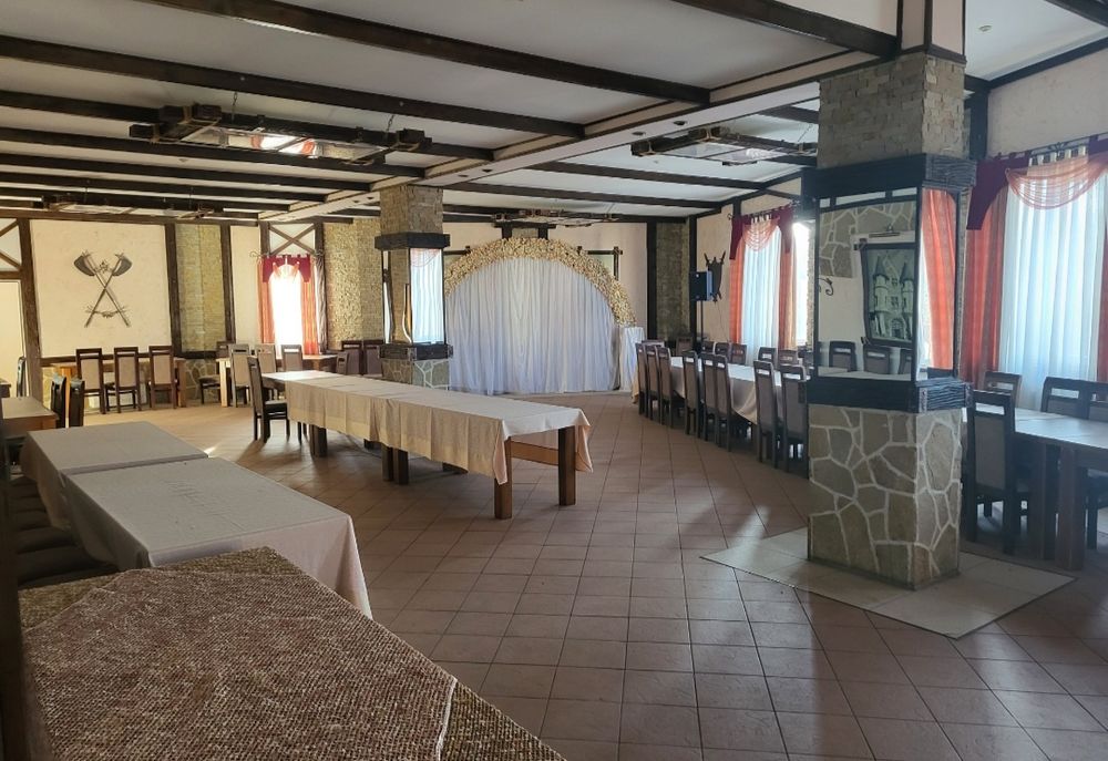 Продається окрема будівля.