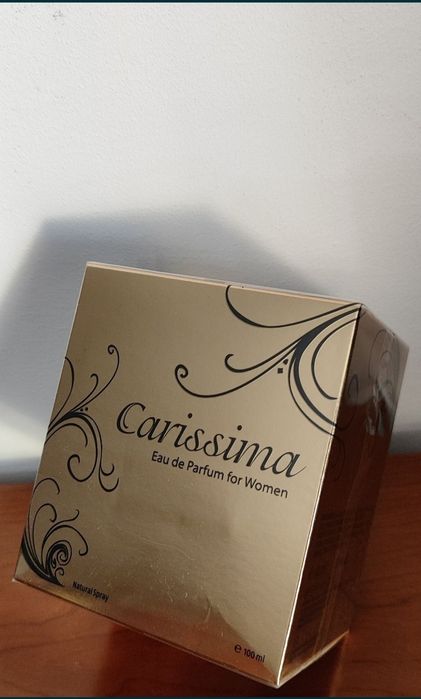 Quatro perfumes novos.