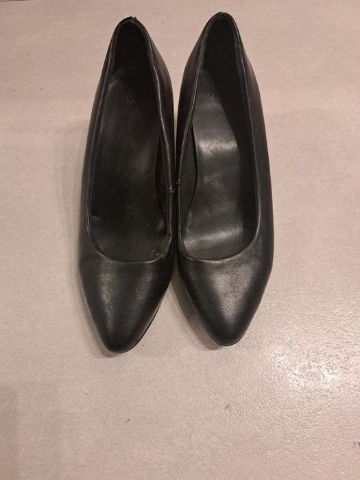 Czarne buty na obcasie