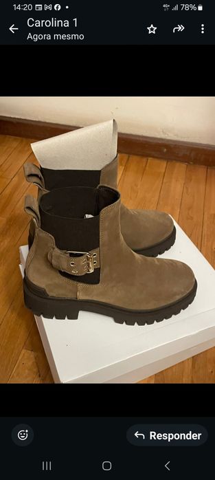 Botas Chelsea em camurça