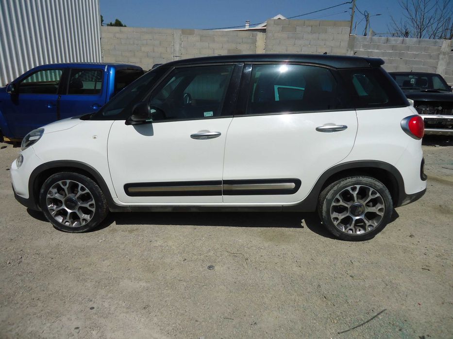 Fiat 500L 1.3 Mjet 85cv (199B4000) de 2014 só ás peças
