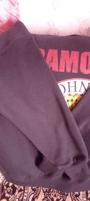 Світшот светр рокгурту RAMONES фірми H& M теплий