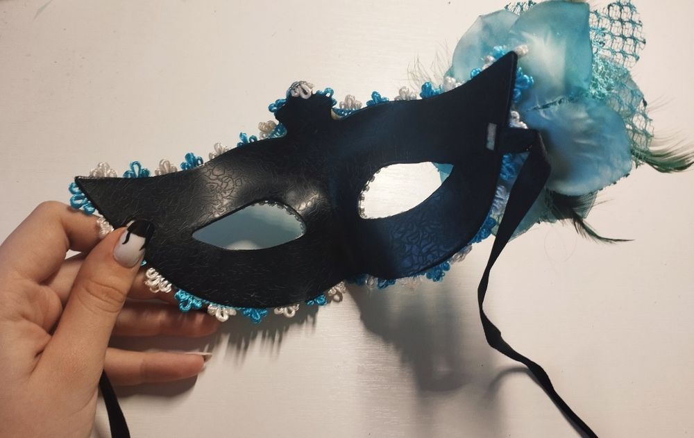 Карнавальна маска