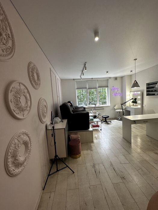 Сдам место мастеру маникюра