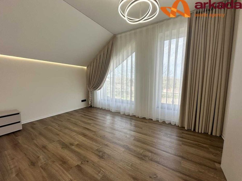 Продам готовий будинок з ремонтом в Крихівцях. До центру 7 хвилин.