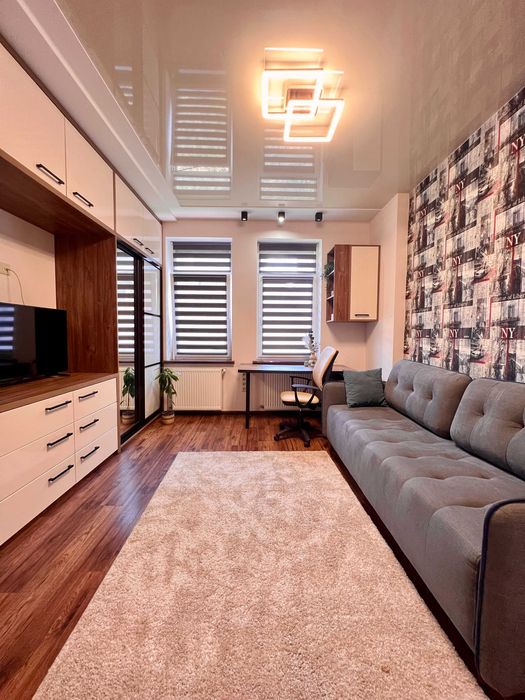 Центр. 3 кімнати. Озеро та парк. Власник. Звітні документи