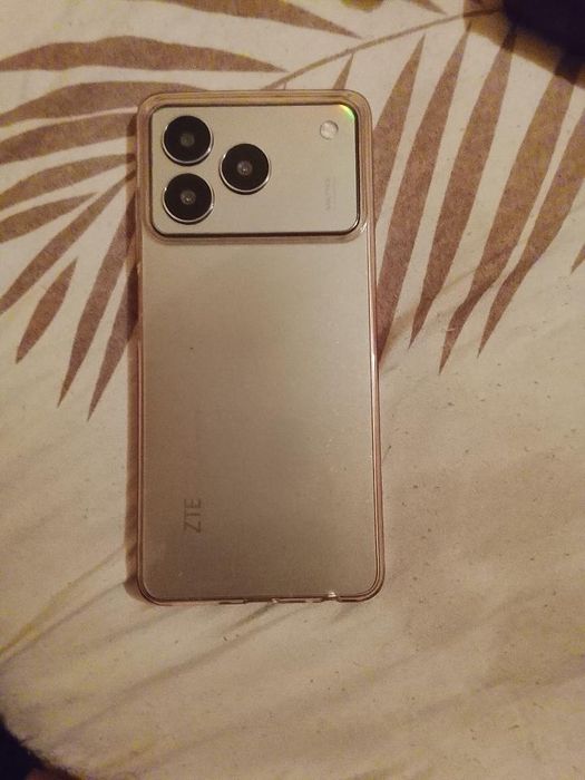 Telemóvel ZTE em bom estado