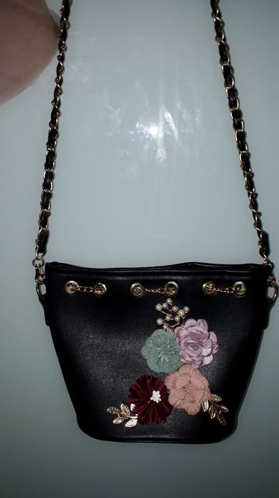 Сумка через плечо.